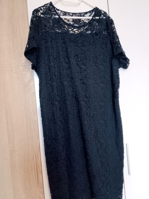 Страхотна рокля в тъмно синя дантела ХХЛ