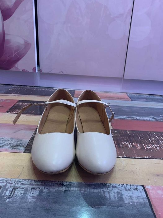 Нови професионални обувки за стандартни танци и салса 39 номер