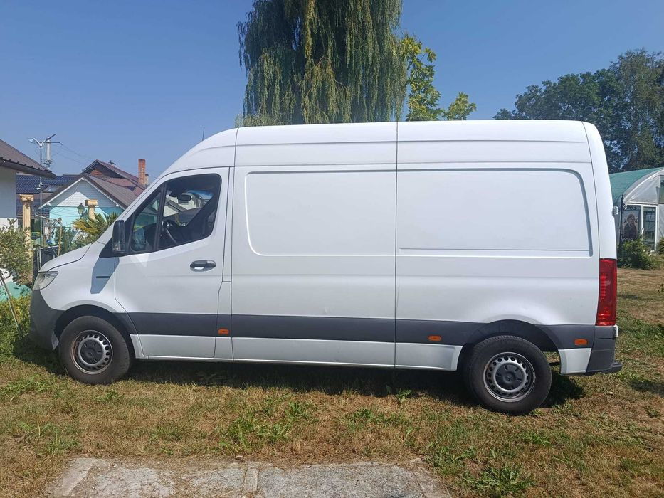 Mercedes eSprinter Generatia I, 2022, baterie: 47 KW, WLTP: 168km, 3,5 tone, 4 europaleti, 2+1 locuri, 22 000 km, 114 CP