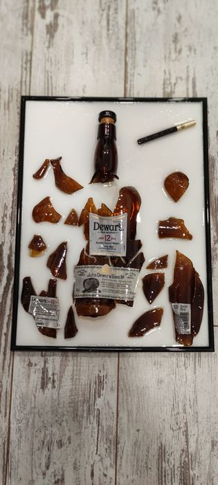 Картини с маркови бутилки