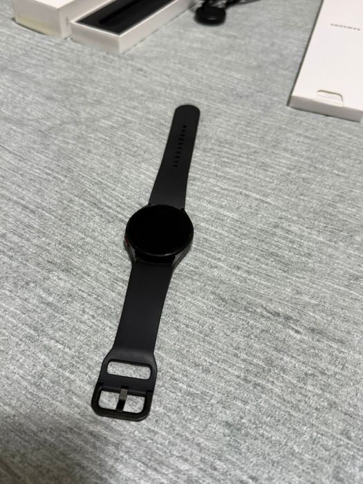 Продам Samsung Galaxy Watch4 — 80.000₸