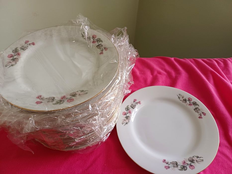 Японские тарелки десертныев хорошем состоянии .Сервантное хранение д