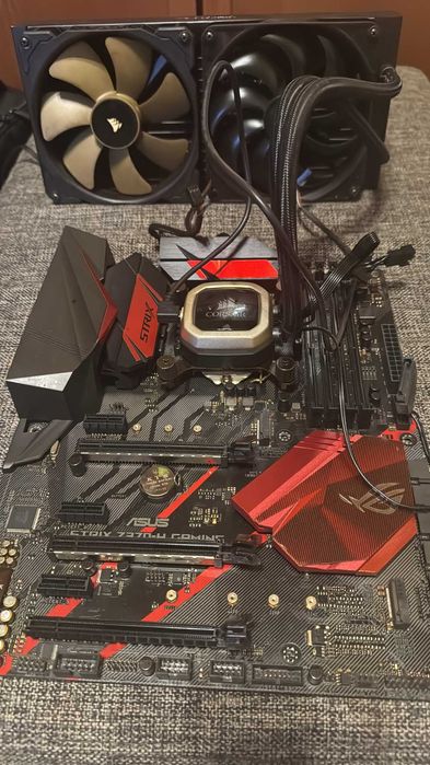 Pachet Intel I7 9700k + Placa baza Asus ROG STRIX Z370-H GAMING + Cooler Corsair H115i PRO