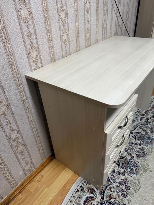 Продается детская кровать и стол