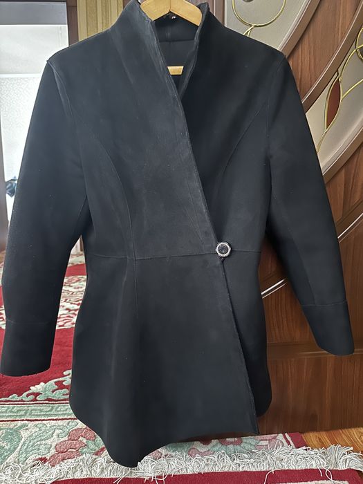 Женский сюртук набок