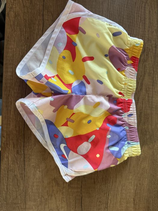 Vand pantaloni scurti Nike, 1-2 ani