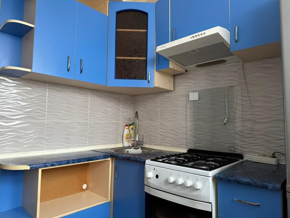 Продам угловой кухонный гарнитур