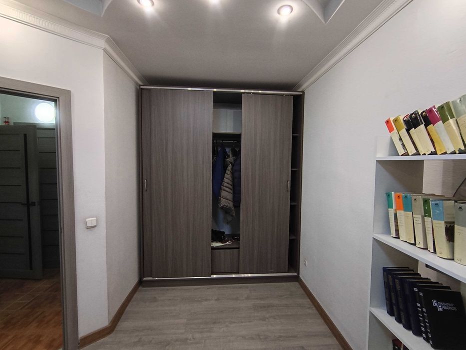 Продам вместительный шкаф купе