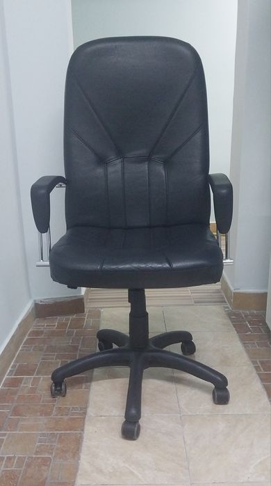Продам Кресло 2 кресло разных смотрите.