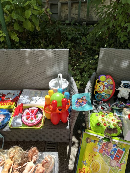 Много на брой детски играчки