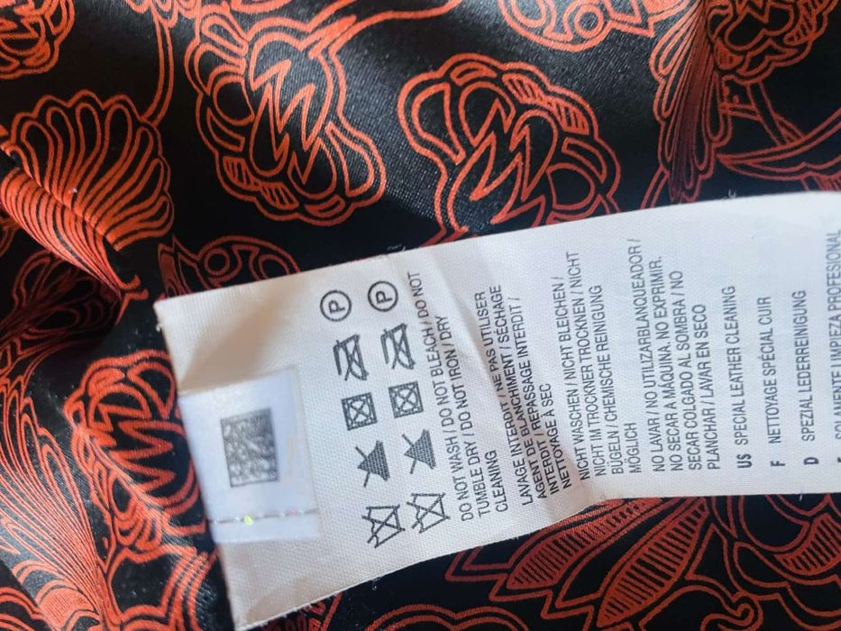 Продавам дамско кожено яке “ Puma “