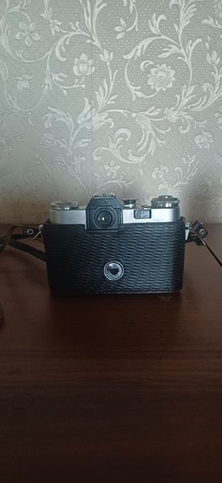 Продам фотоаппарат ZENIT-E и объектив.