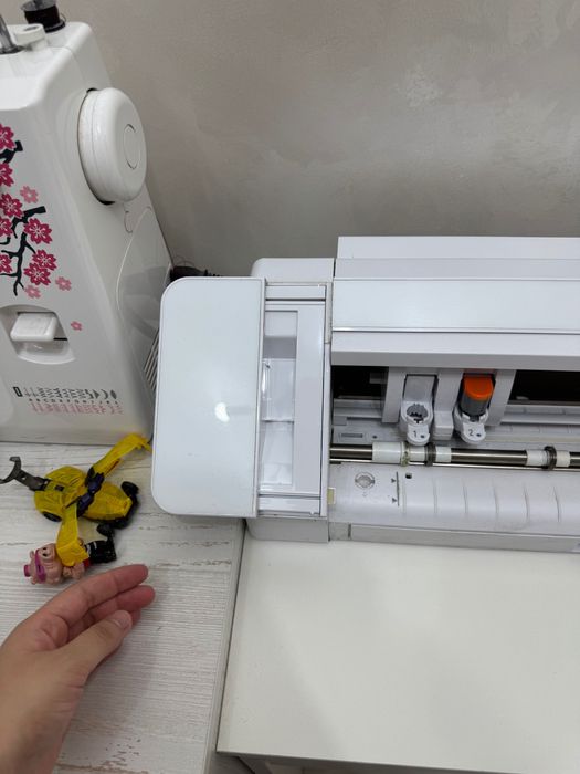 Плоттер cameo 4 в идеальном состоянии