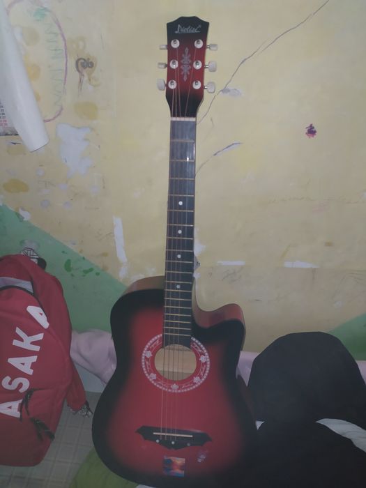 Акустическая гитара