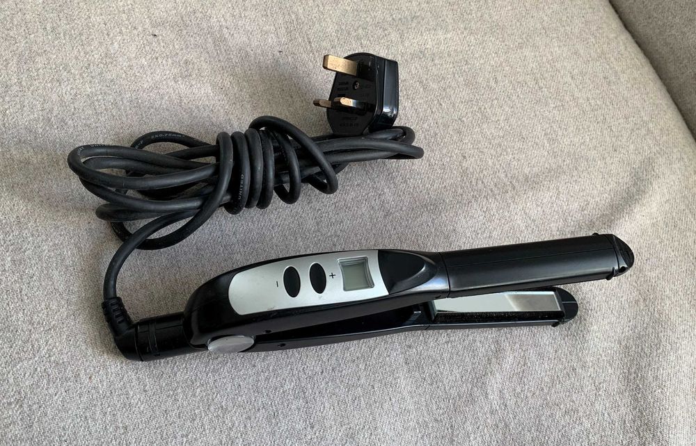 Placa de par BabyLiss C52b cu placi din sticla 75W cu 220 grade