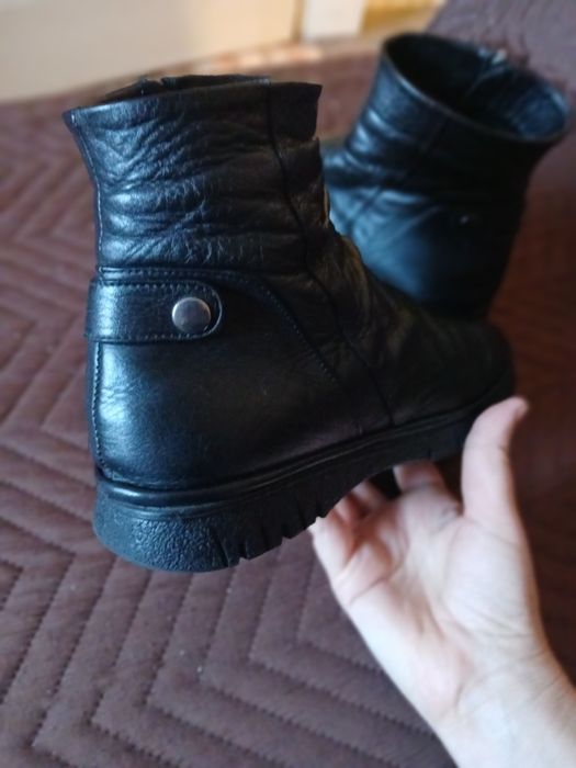 Дамски черни боти от естествена кожа