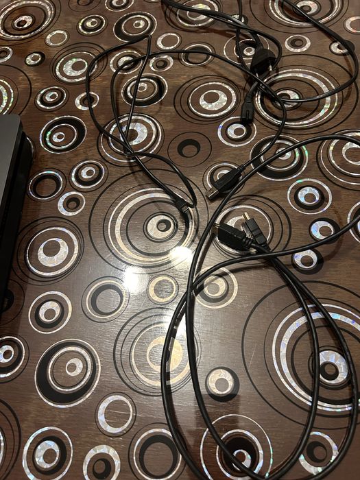 Продавам плейстейшън 4