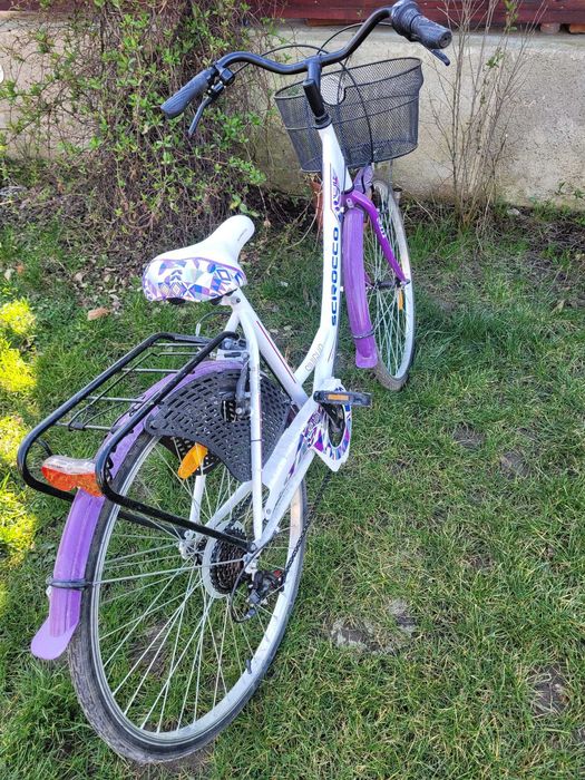 Bicicletă mov pentru fete