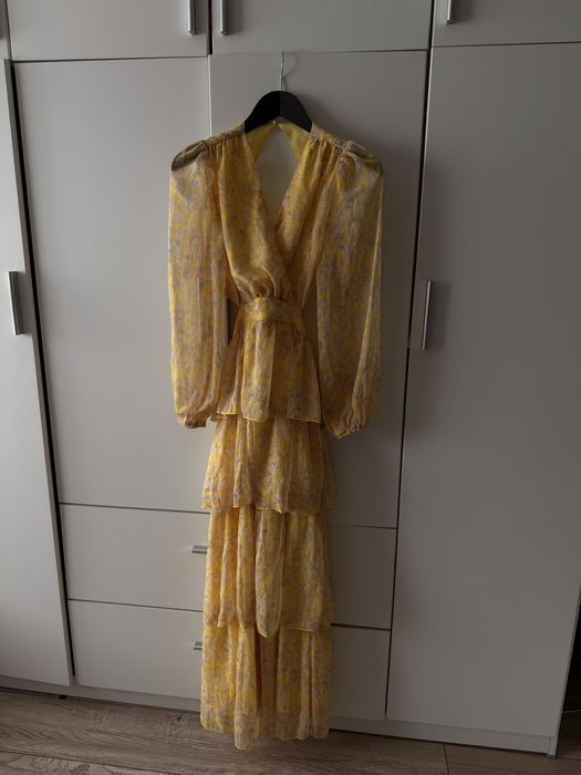 Чисто нова жълта рокля