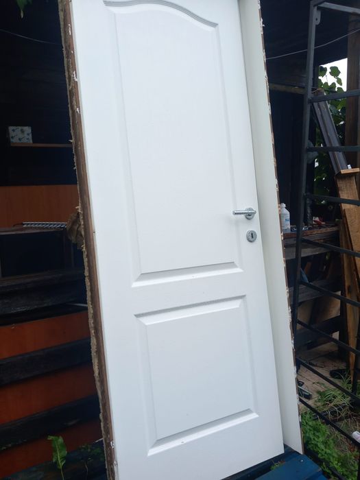 Vând ușa noua alba