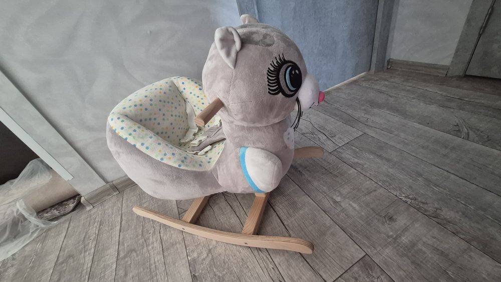 Продам детскю качалку