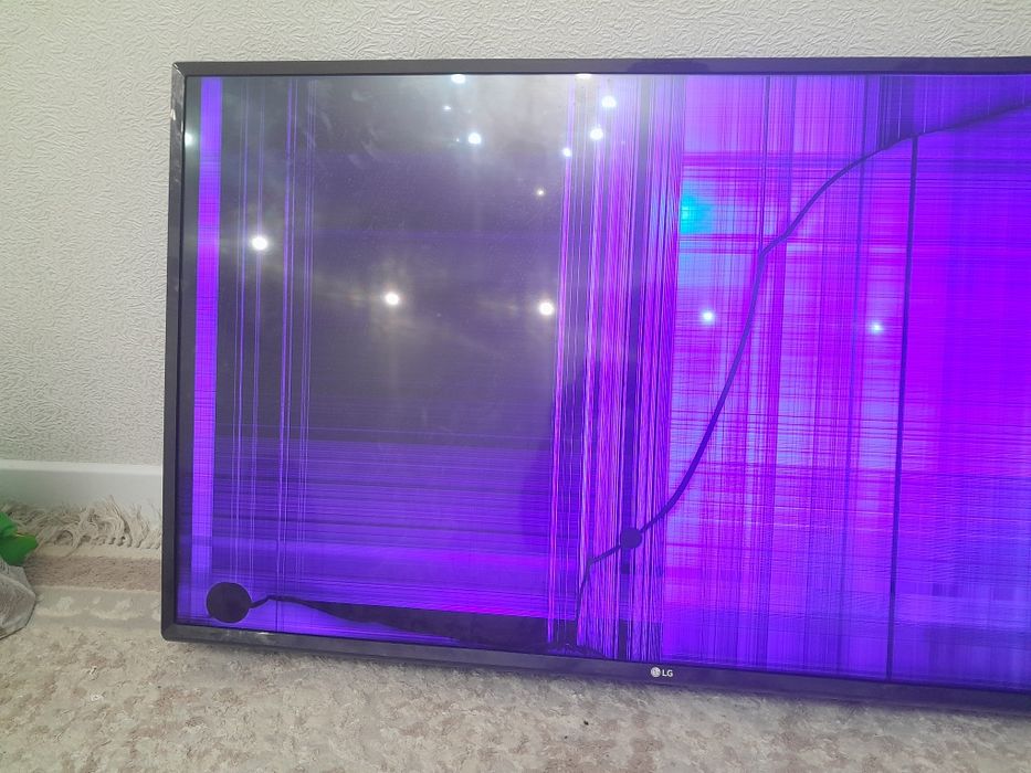 Продам телевизор на запчасти LG