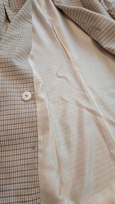 Sacou Zara cu butoni cu detalii aurii și umeri întăriți