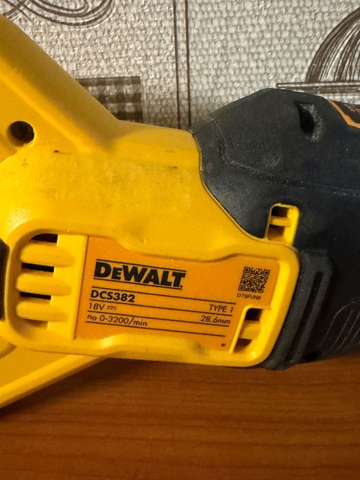 Fierăstrău Sabie Dewalt DCS382