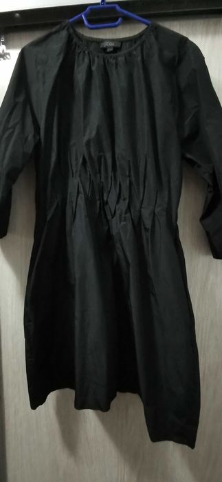Vând rochie COS, 40, neagra, midi, noua
