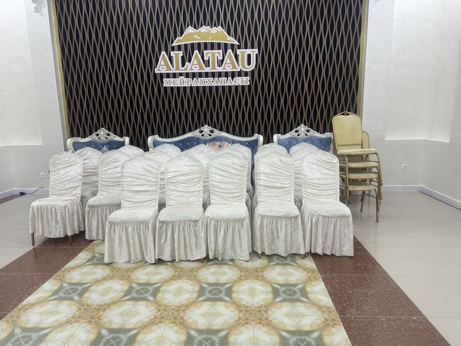 Продается стулья 100 штук с накидкой