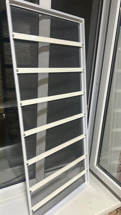 Решетка и москитная сетка два в одном