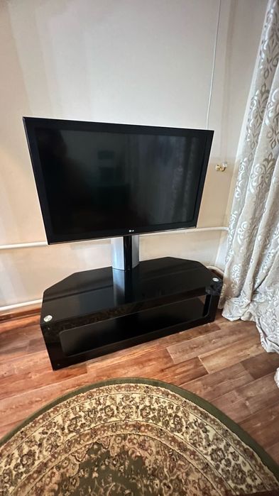 Телевизор б/у с подставкой