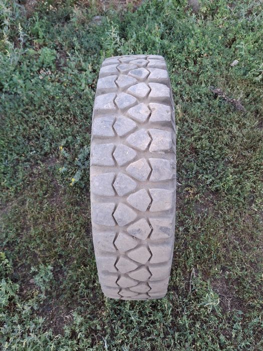 Продам шины на  Уаз