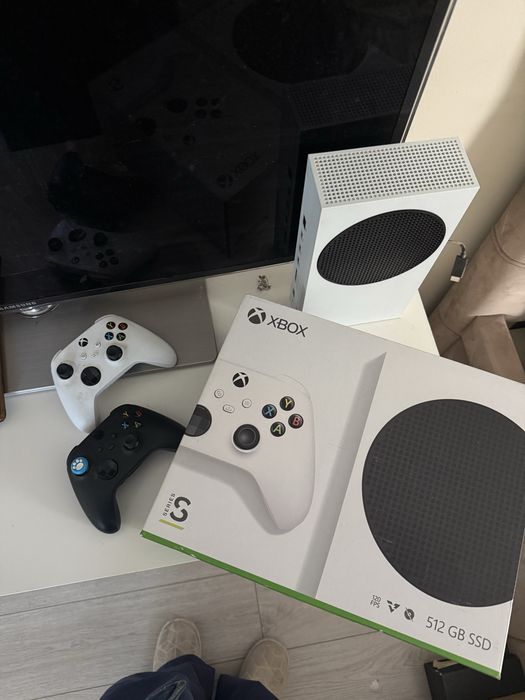 Xbox Series S 512 GB игровая консоль с 2 геймпадами