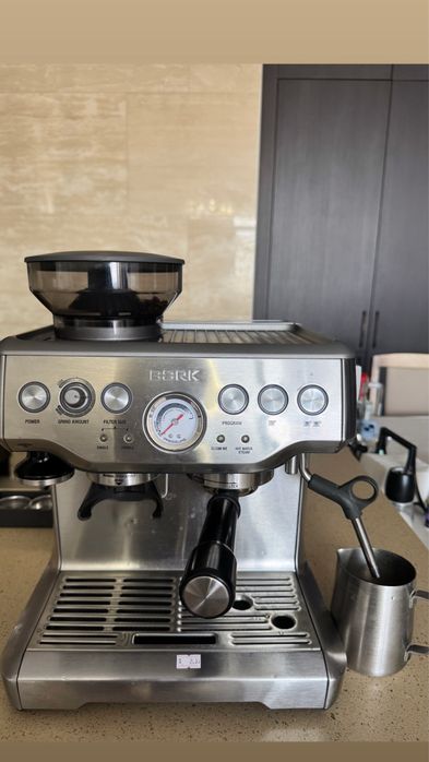 Продам кофемашину Bork