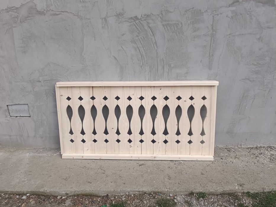 Stâlpi sculptați și scânduri ornamentale pentru terase, foișoare