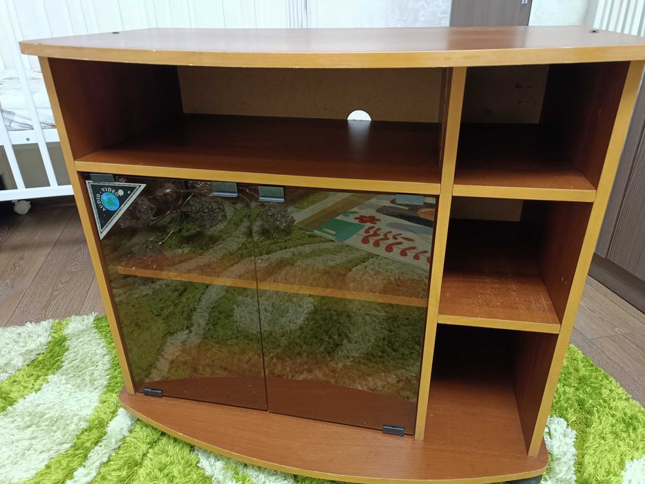 Продам тумбу под ТВ