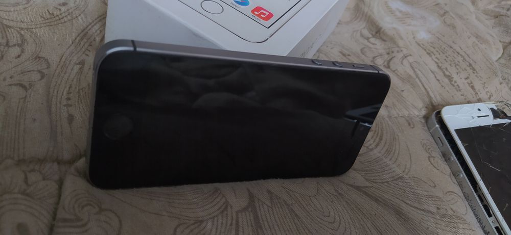 Продам айфон 5s     .