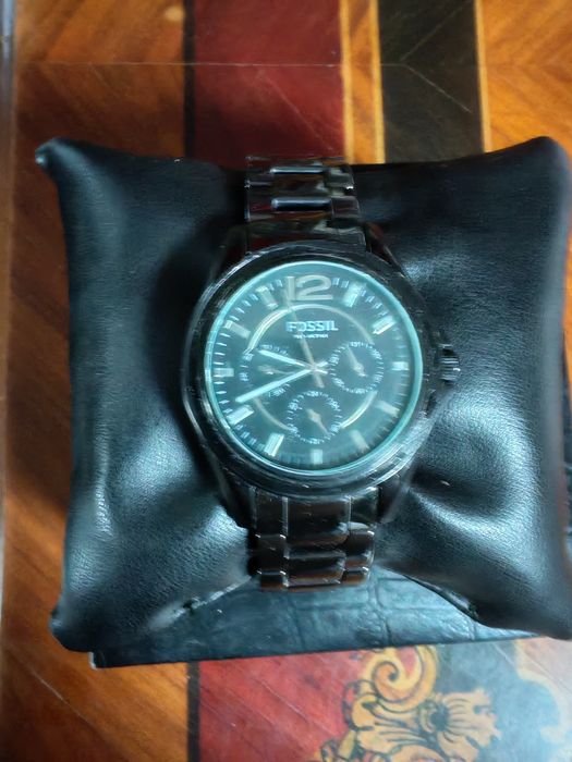 Ceasuri de dama și bărbați  200 de lei bucata