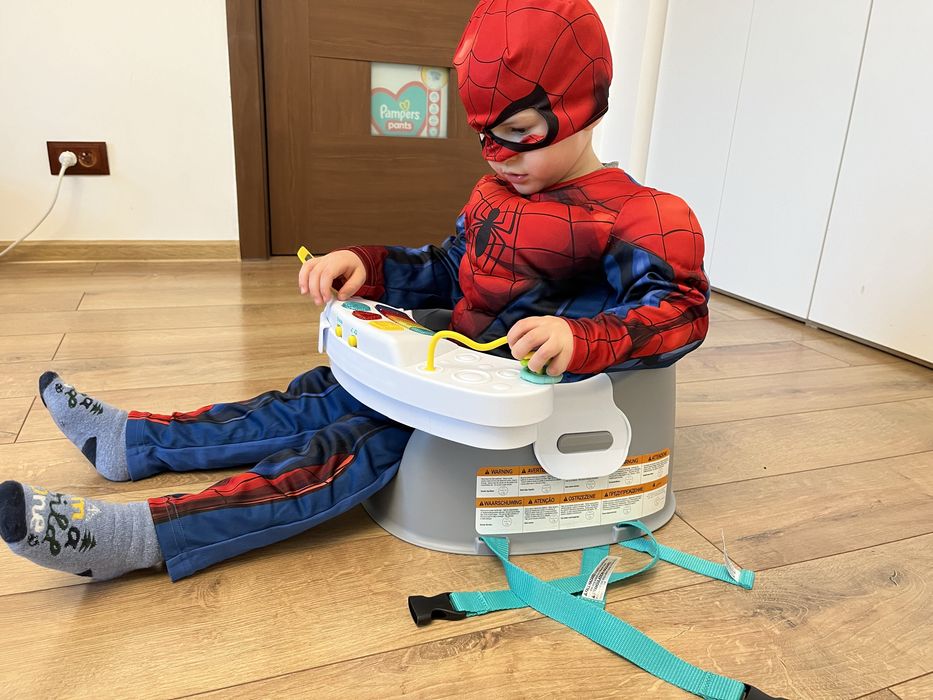 Scaunel Infantino 3 in 1 cu lumini si muzica Discovery Seat Booster