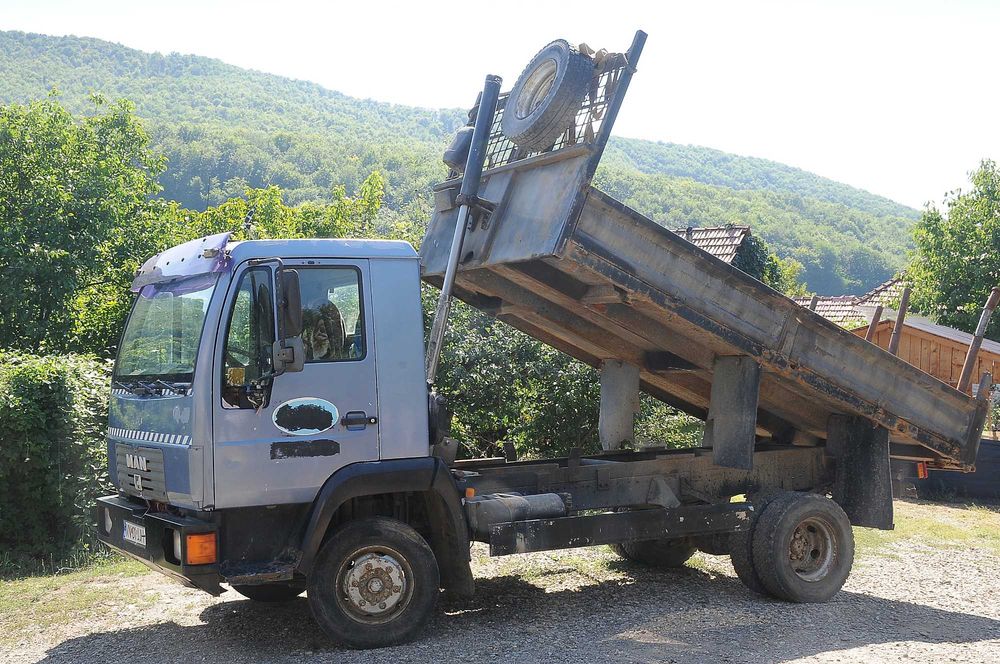 Camion Basculabil MAN 8.145 anul 2004 4.6D 140 CP bena 3.80 7.5 tone cat. C, inmatriculat ofer fiscal