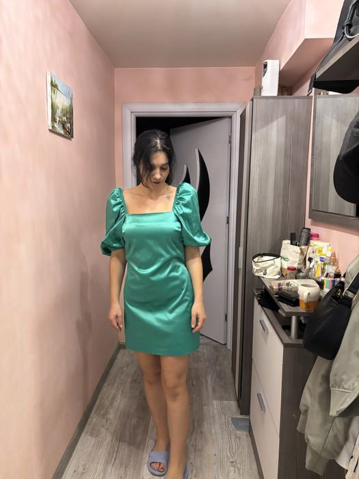 Зелена рокля Calliope S с ефектни ръкави