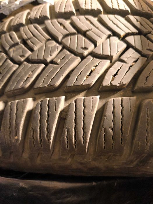 Продавам 4 броя зимни гуми