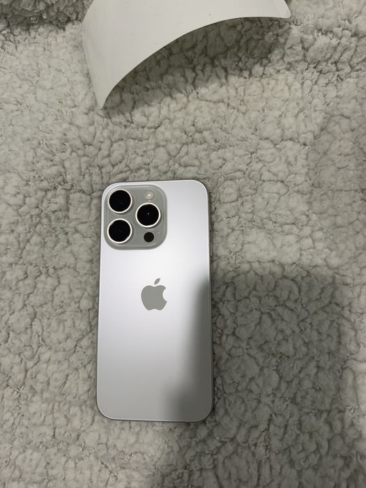 Продавам IPhone 15 Pro, White Titanium, 128GB