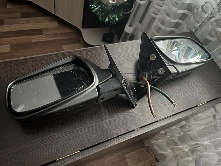 продам зеркала на Subaru Forester SG