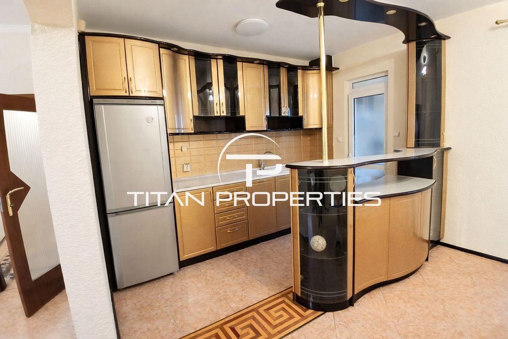 Продава се Тристаен апартамент в Пловдив, Южен - 92 кв.м за 1957 €/кв.м - Снимка #2