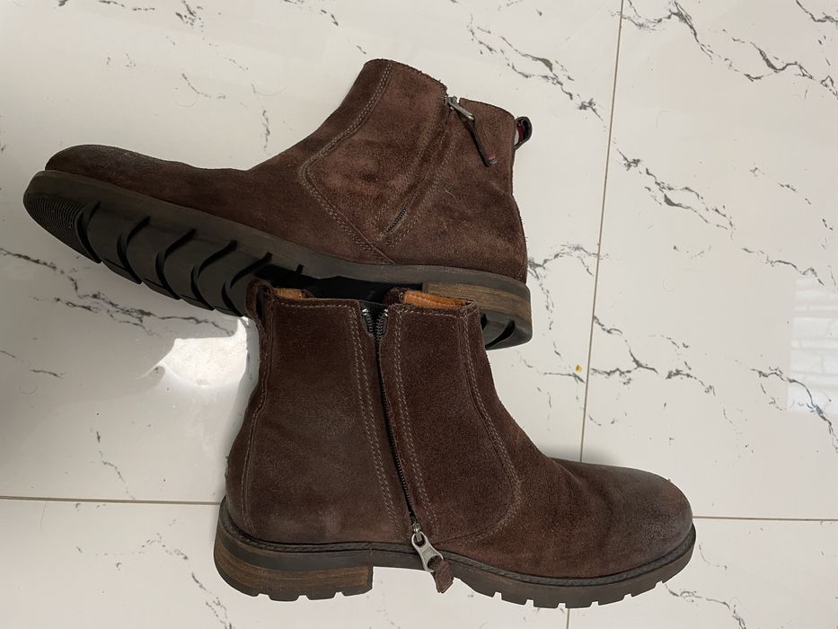 Vând ghete bărbați din pile întoarsă Tommy Hilfinger mărimea 42