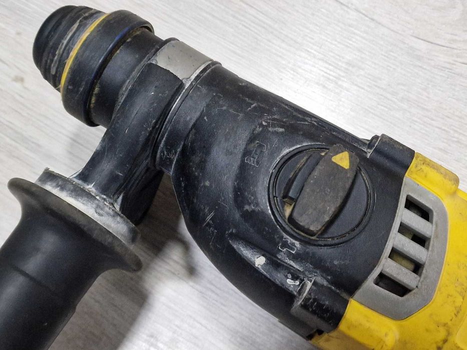 Акумулаторен перфоратор DeWalt XR DCH263P1, 18V, 3J, черно-жълт