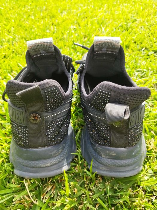 Продавам маратонки  Steve Madden