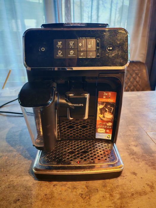 Espressor automat Philips LatteGo EP2231/40 , stare bună